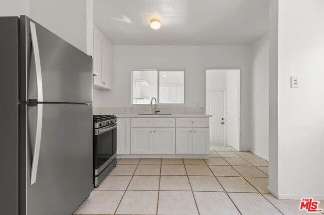 Building Photo - 1174 S Highland Ave