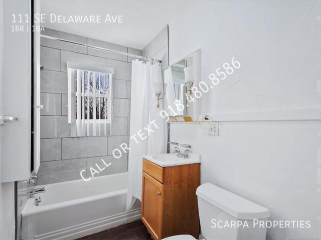 Building Photo - 111 SE Delaware Ave