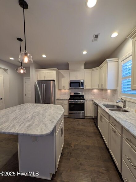 Building Photo - 129 Pinebranch Ct