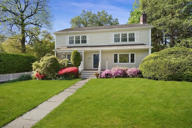 Primary Photo - 370 Oakland Beach Ave