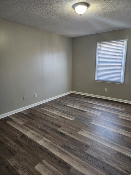 Building Photo - 219 W Flower St