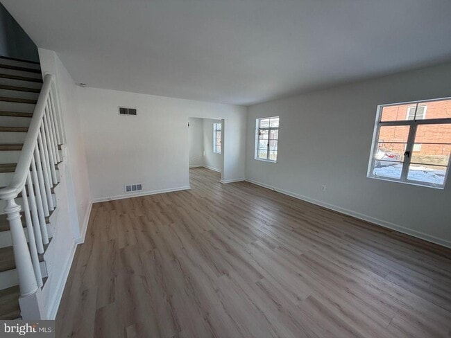 Building Photo - 1304 S Walter Reed Dr