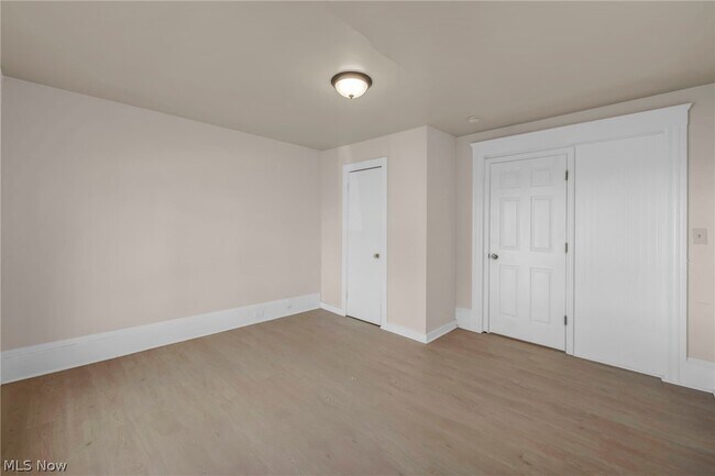 Building Photo - 2049 W 85th St
