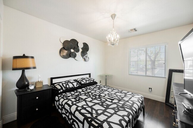 Building Photo - Beautiful 3 Bedroom Home In the Southwest