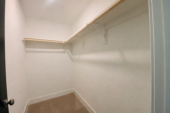 Building Photo - Modern Clovis Town Home, 2BR/2BA, CUSD w/ Solar