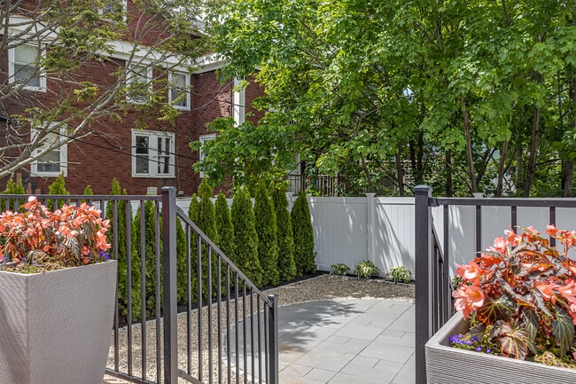 Building Photo - 125 Warren St