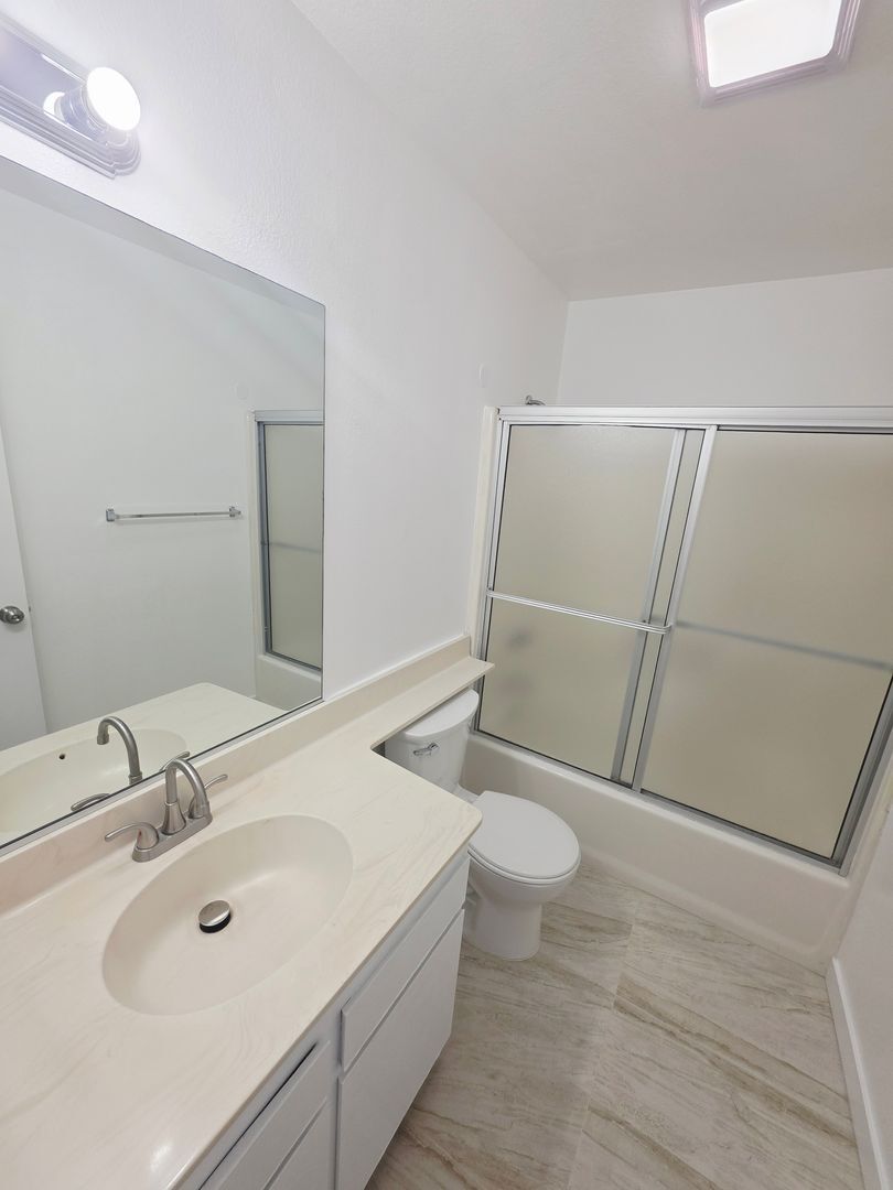 Building Photo - 1105 Melrose Ave