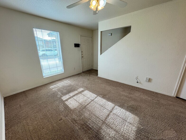 Building Photo - 4405 Abigail Dr
