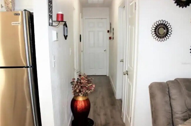 Building Photo - 15144 Jeanie Ln