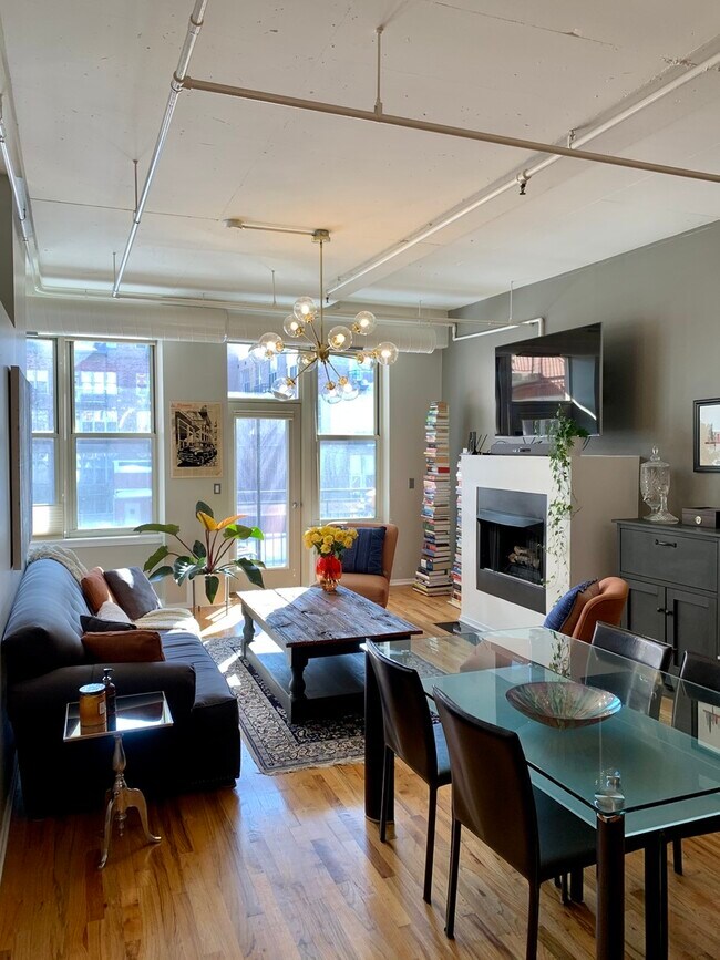 Building Photo - 6 S Laflin St