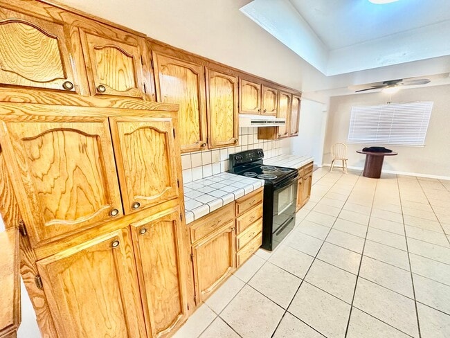 Building Photo - 3/2 Near Woodward Park