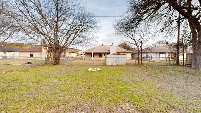 Building Photo - BRAND NEW STAINLESS STEEL APPLIANCES, ALL TILE HOME $1,295