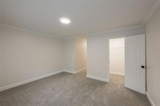 Building Photo - 2027 Lois Pl NW