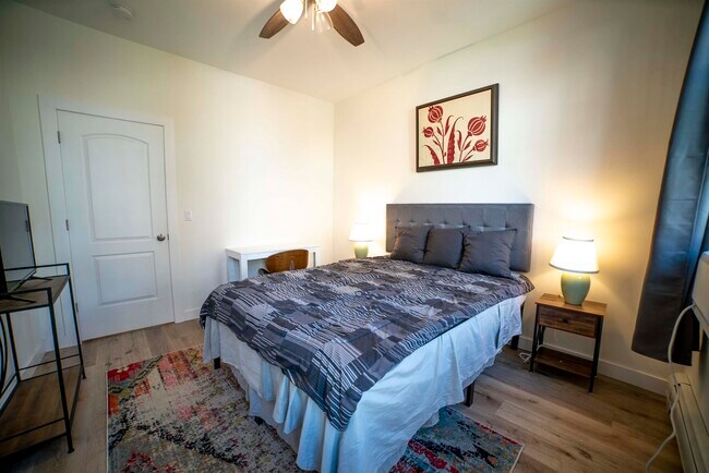 Building Photo - 204 48th St