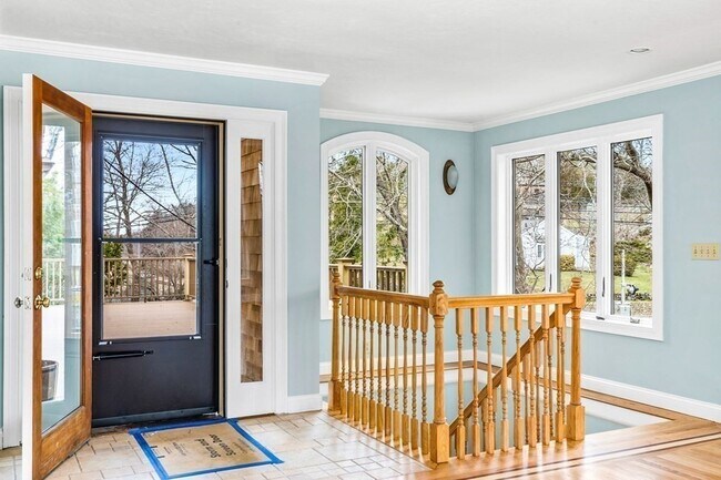 Building Photo - 328 East St