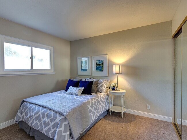 Building Photo - "Spacious 3-Bedroom Retreat with 2 Full Baths in Charming Pleasanton!"