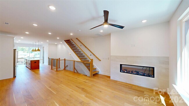 Building Photo - 156 Mattoon St