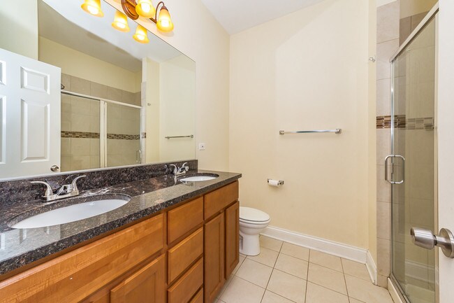 Building Photo - 1193 S Grove Ave