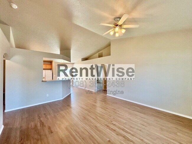 Building Photo - 14232 Carolina St