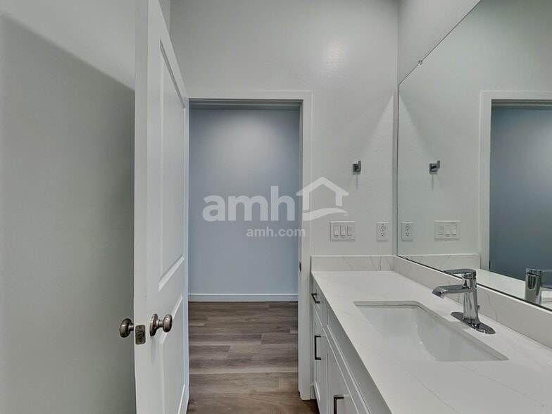 Building Photo - 4531 S 97th Dr