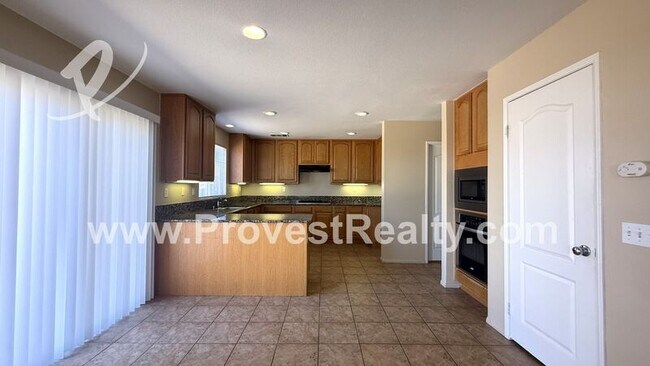 Building Photo - 9495 Apricot Ct