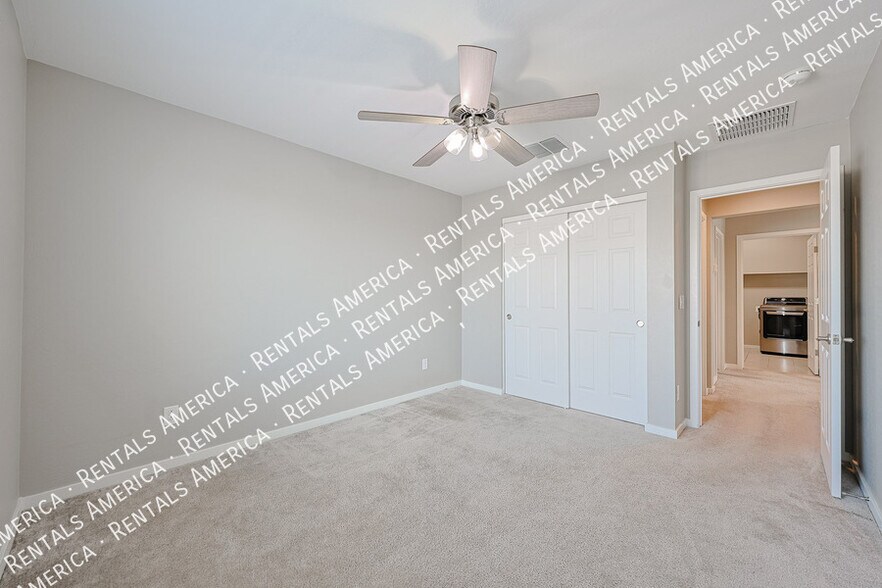 Building Photo - 15713 W Woodlands Ave