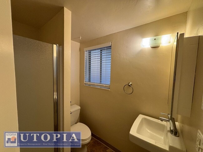 Building Photo - Ground Floor Studio, Near Boardwalk and Ma...