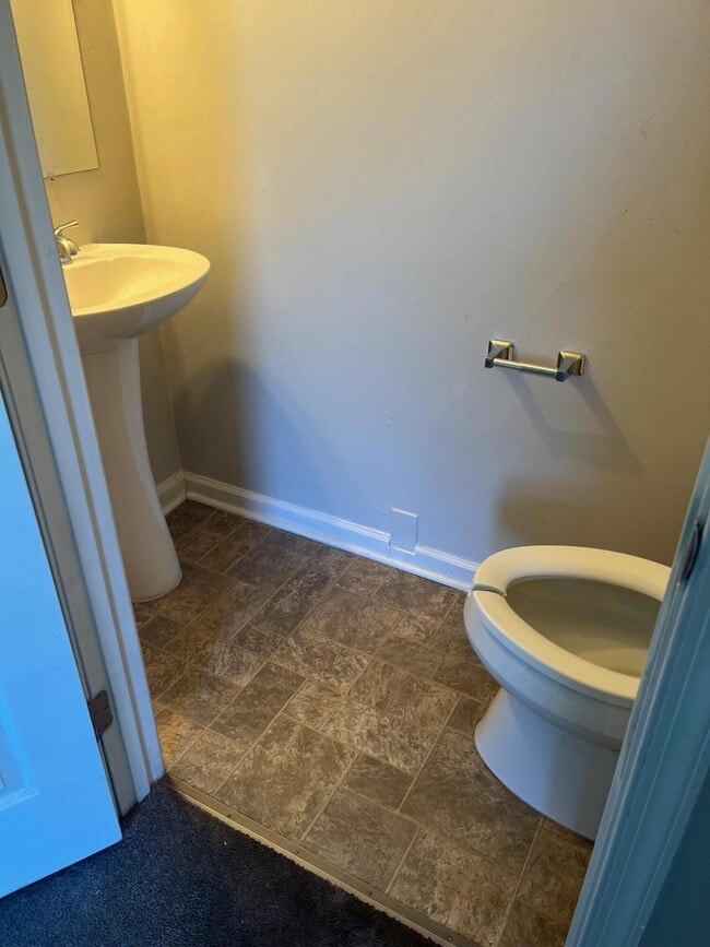 Building Photo - 302 Patton Ave NW