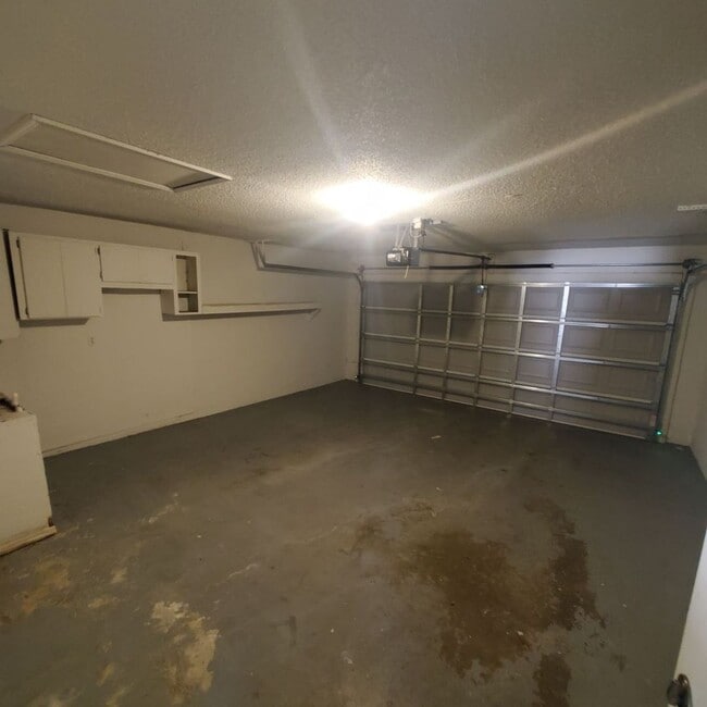 Building Photo - ?South Lakeland Gem – Private Single-Family Home!