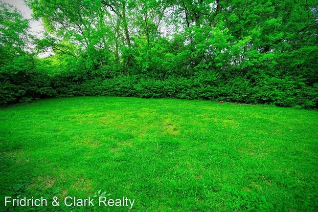 Building Photo - 2 br, 1.5 bath Apartment - 511 Hickory Villa
