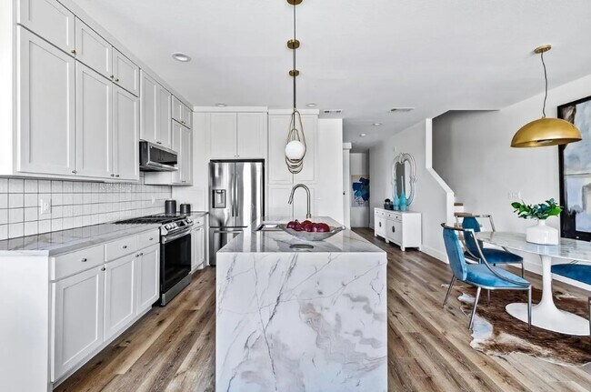 Building Photo - 183 S Prairie Ave