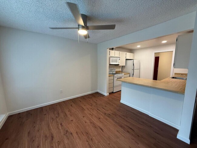 Building Photo - 2 Bed 2 Bathroom in Pinehurst (Plus Amenities!)