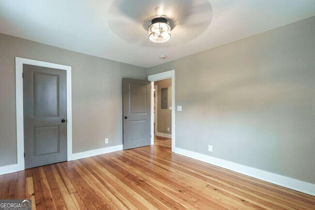 Building Photo - 175 E Main St