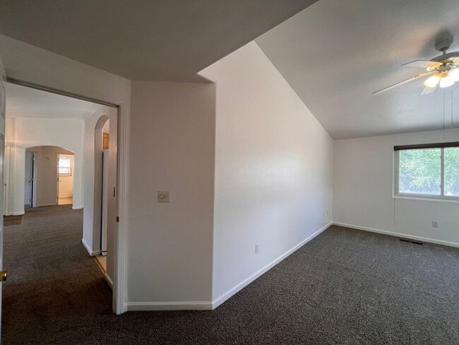 Building Photo - Quaint 3 Bedroom Fernley Home
