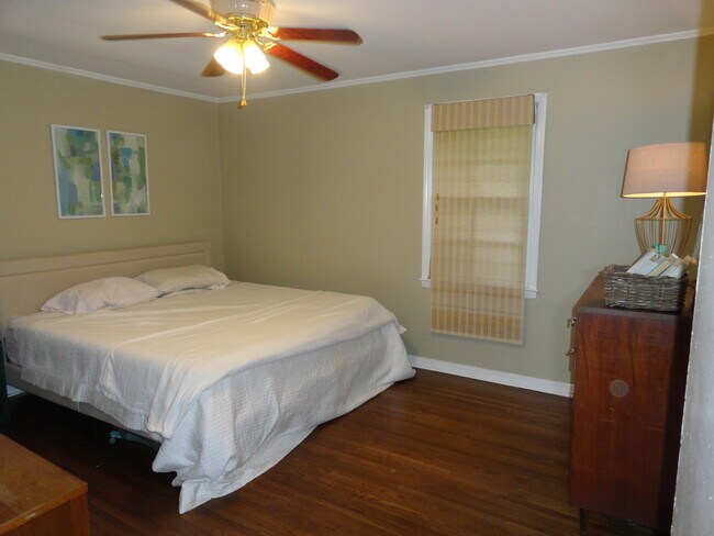 Building Photo - 5531 Farmbrook Dr