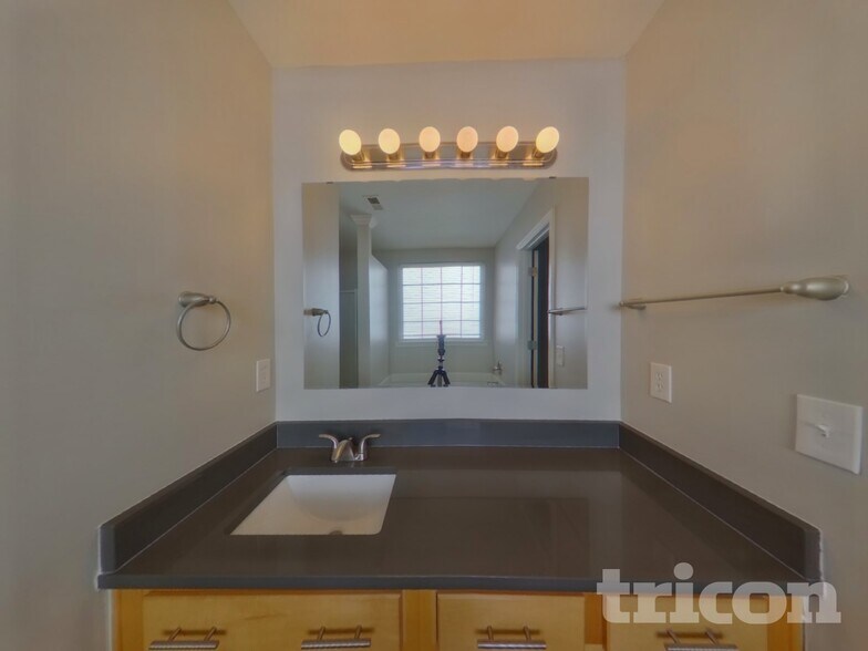 Building Photo - 7427 Balancing Rock Ct