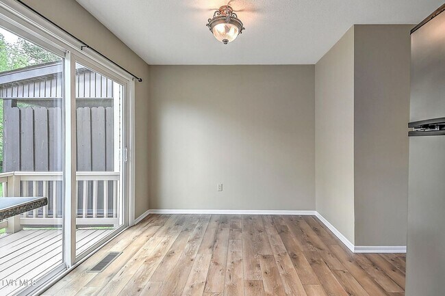 Building Photo - Bellhaven townhouse