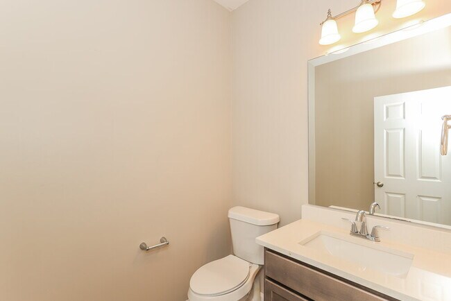 Building Photo - 100 Fairview Dr