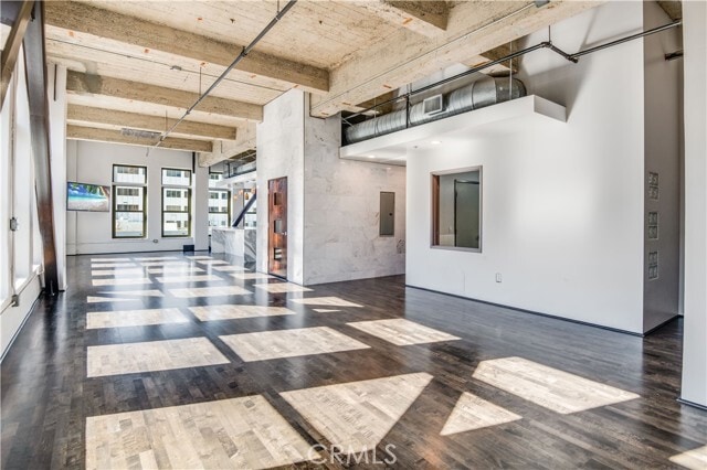 Building Photo - 207 E Broadway