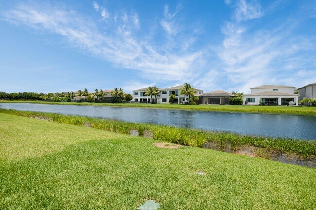 Building Photo - 17112 Aquavera Way