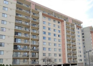 Building Photo - 3800 Powell Ln