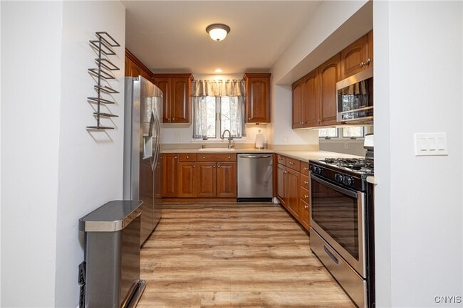 Building Photo - 35 Lakeview Cir