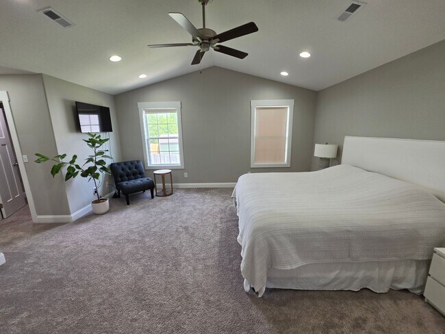 Building Photo - 3/2.5 home in beautiful Jonesborough
