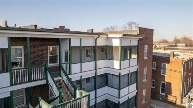 Building Photo - 618 Madison St