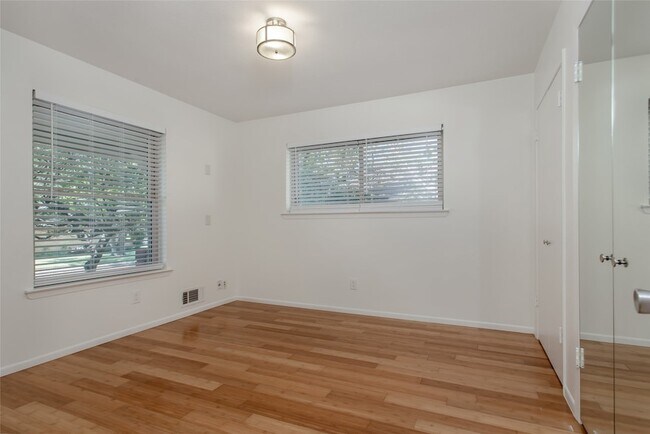 Building Photo - 7475 Brentcove Cir
