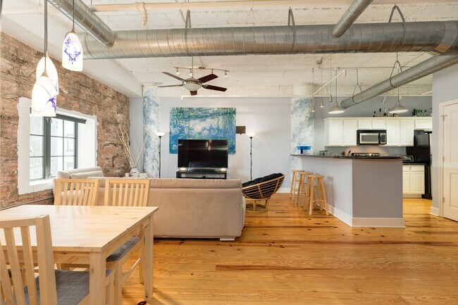 Building Photo - 104 Moody Ave