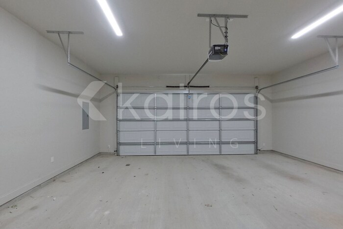 Building Photo - 6405 Roux Dr