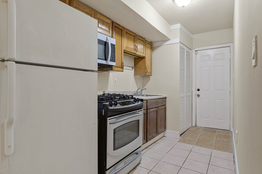 Building Photo - 3427 B St SE