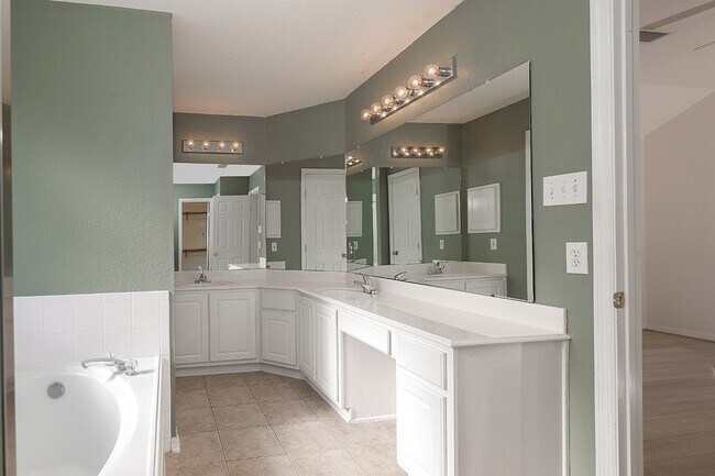 Building Photo - 78 E Foxbriar Forest Cir