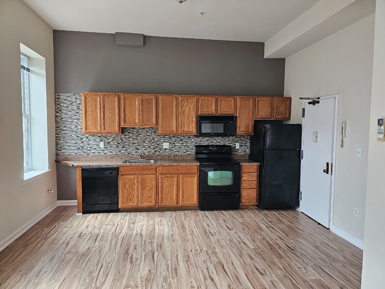 Kitchen - 1012 W Lafayette Ave